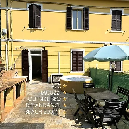 Nadia House - A Stone's Throw From The Sea! Apartment Fano