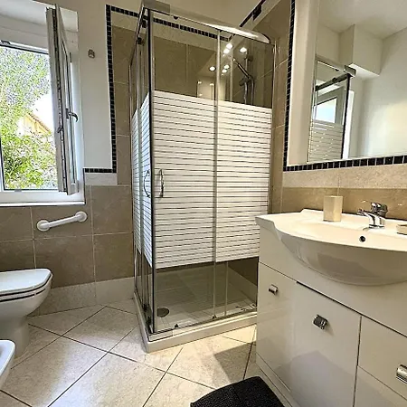 Nadia House - A Stone's Throw From The Sea! Lejlighed