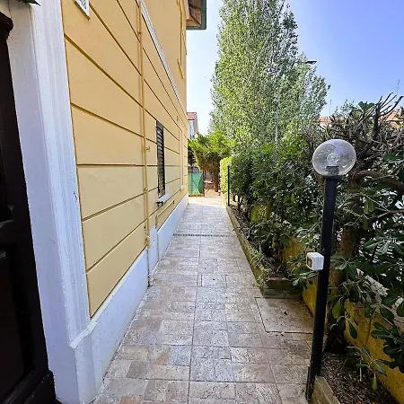 Lejlighed Nadia House - A Stone's Throw From The Sea!