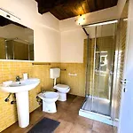 Lejlighed Nadia House - A Stone's Throw From The Sea!