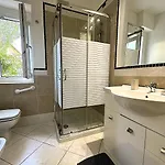 Nadia House - A Stone's Throw From The Sea! Lejlighed